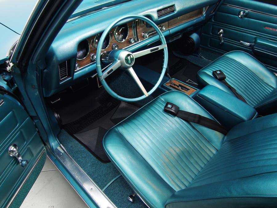 Интерьер Pontiac GTO Hardtop Coupe (4237) 1968 года  (фото 9 из 25)